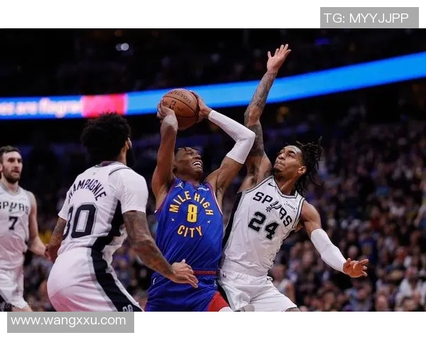 2010年NBA季后赛太阳与马刺的激烈对决回顾与分析