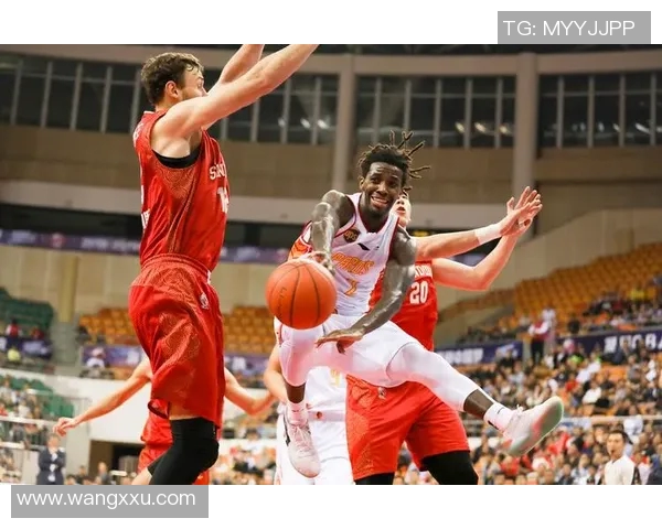 CBA精彩对决山东队迎战深圳队直播盛况全程回顾