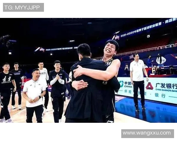 朱荣振的传奇人生与奋斗历程探索他在艺术与社会影响力上的深远意义